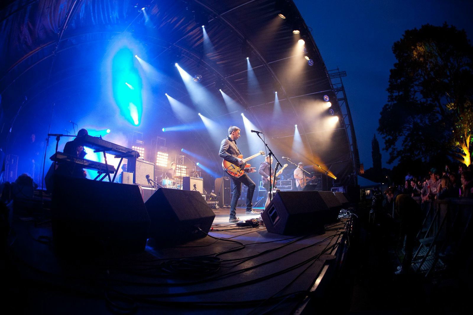 Top Function Band Hipster Perform A Sell Out Show At Wolverhampton Racecourse!