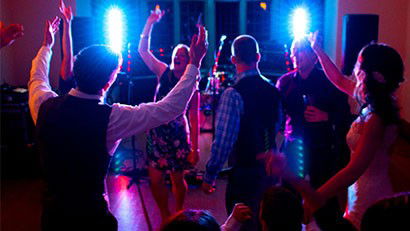 6 Reasons Why Everyone Should Hire Live Musicians For Their Wedding