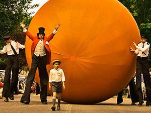 How Street Performers Bring A Festival Vibe To Any Event How Street Performers Bring A Festival Vibe To Any Event