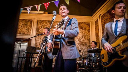 Top 14 Vintage Themed Corporate Entertainers