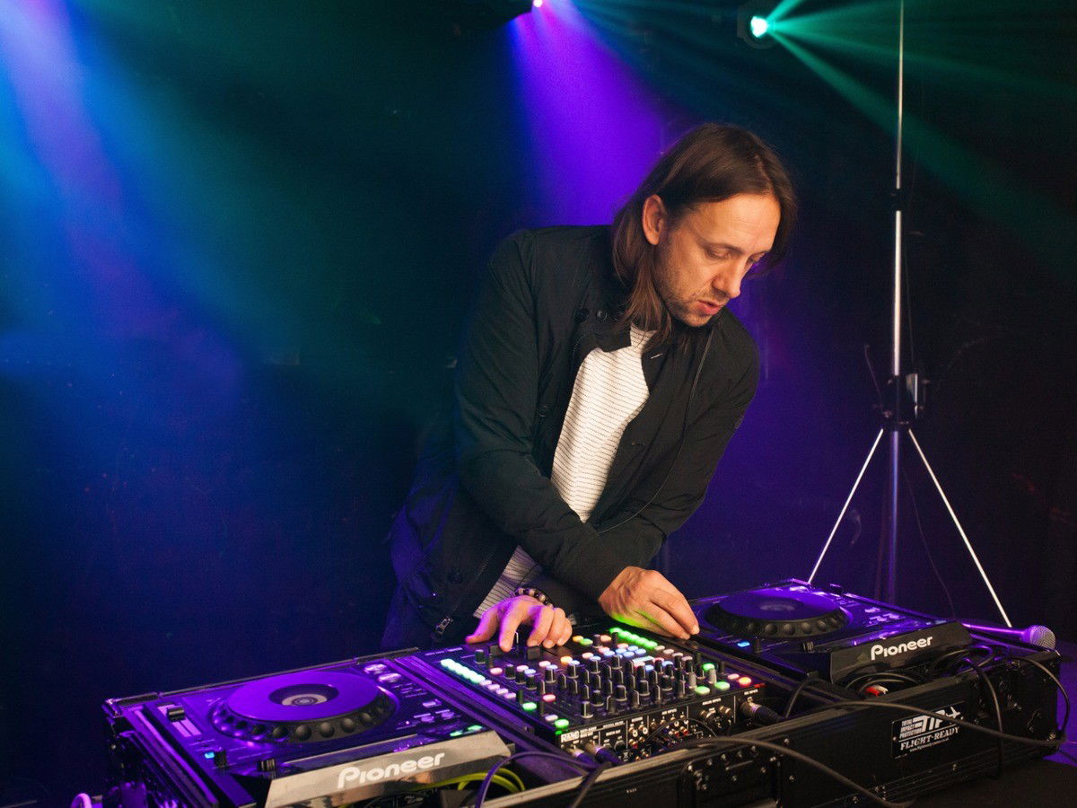 Top 10 DJs & Mobile Discos For Weddings In 2016