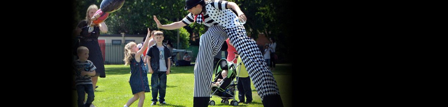 artists similar to stilt walkers