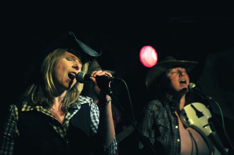 The New Country Band perform at Coleen Nolan’s Wild West Party!