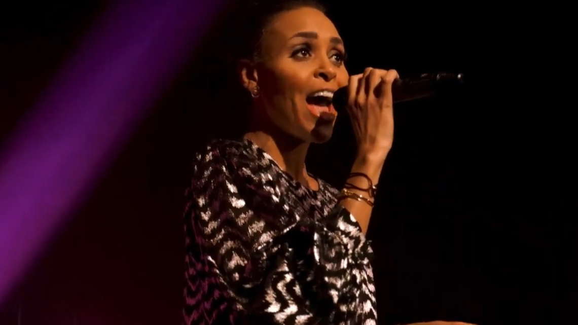 Dallas Singer Rachel Rachel Marie | Solo Singer With Tracks Essex | Alive Network