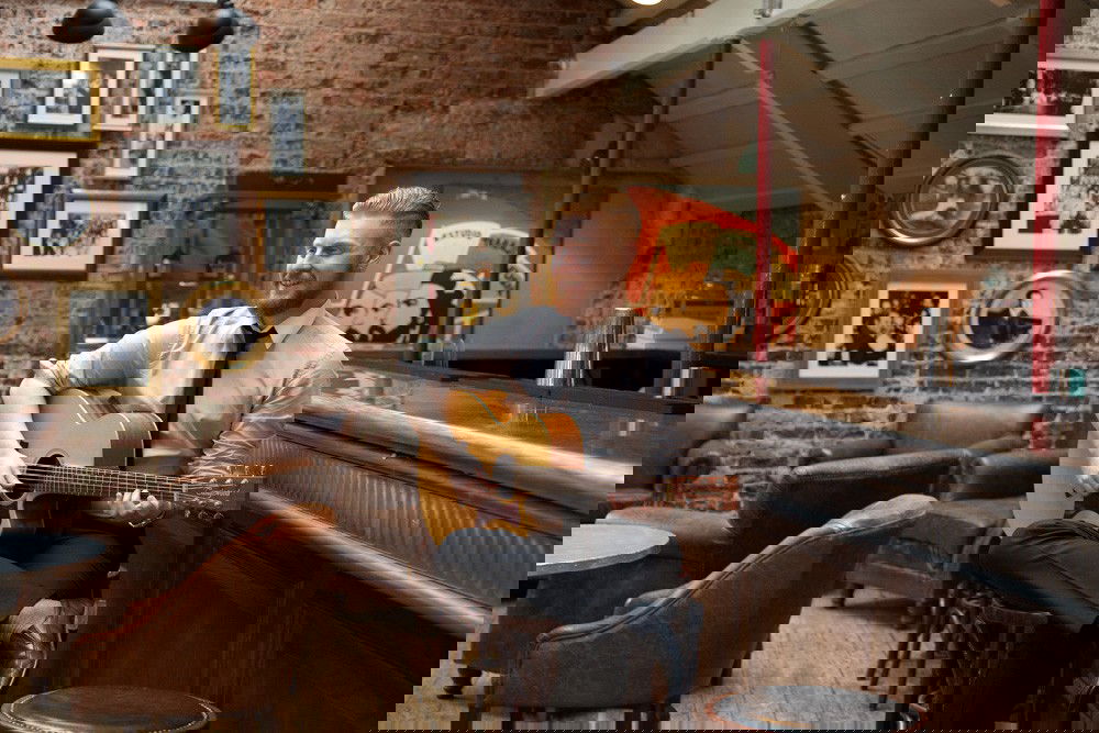 Top 10 Classical Guitarists For Hire 2016