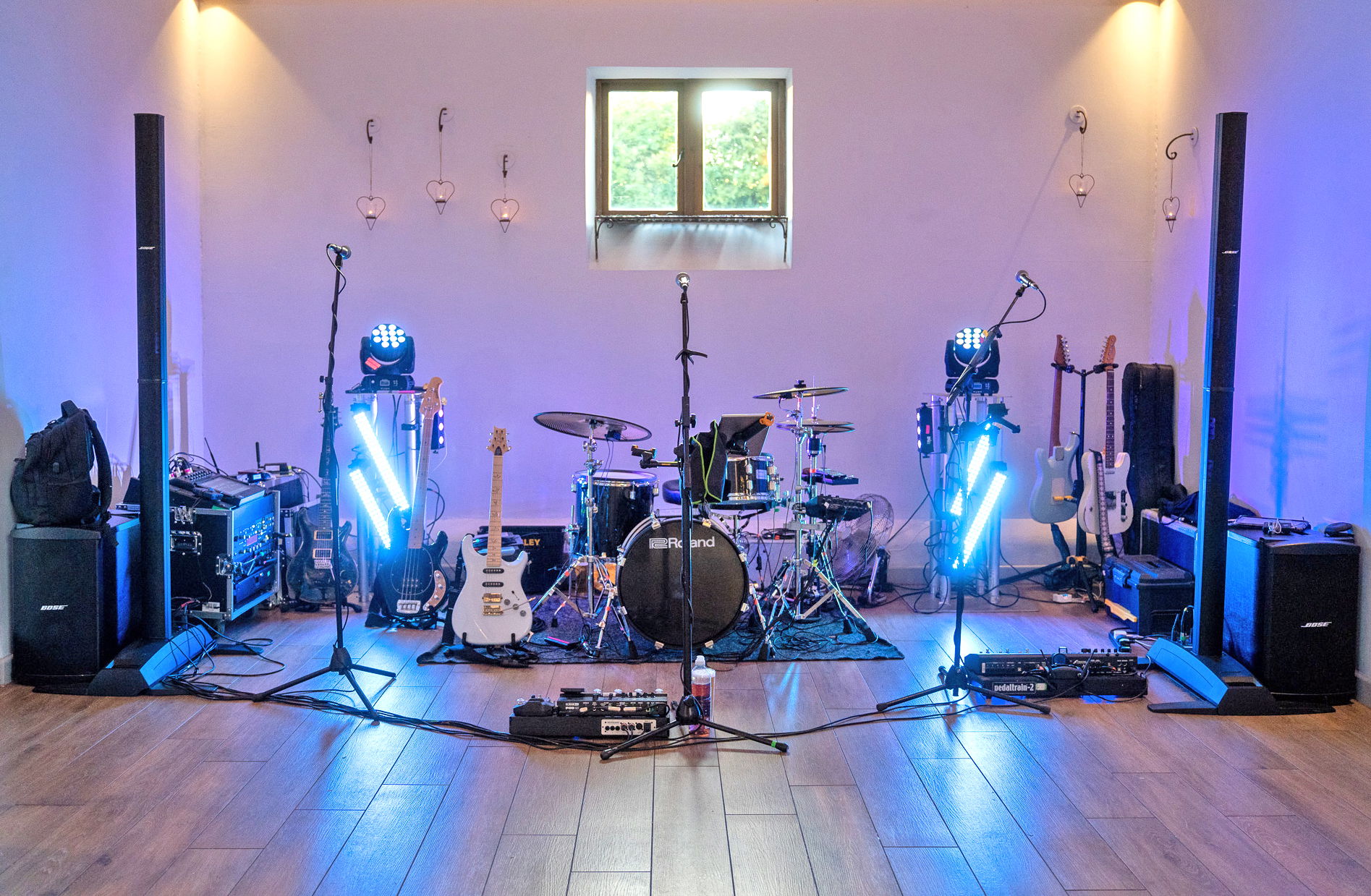 typical compact 4 piece wedding band set up
