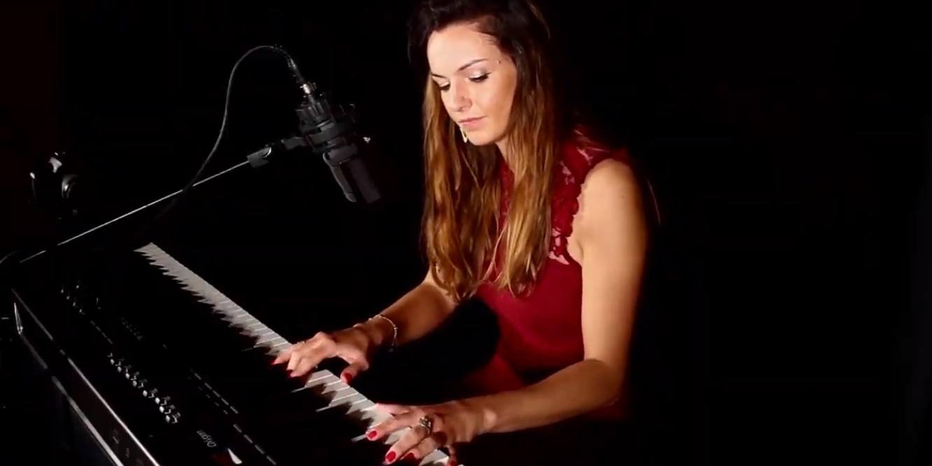 Victoria | Singer / Pianist Gloucestershire | Alive Network