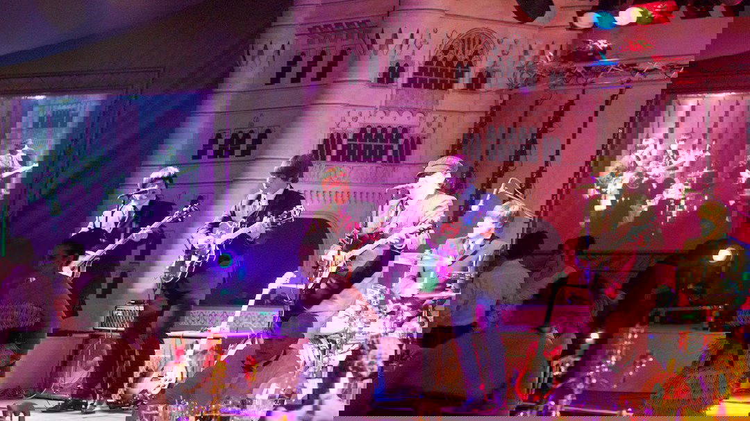 With The Beatles and The Globe Girls Bring The Best of British Music to Spalding Midsummer Ball!